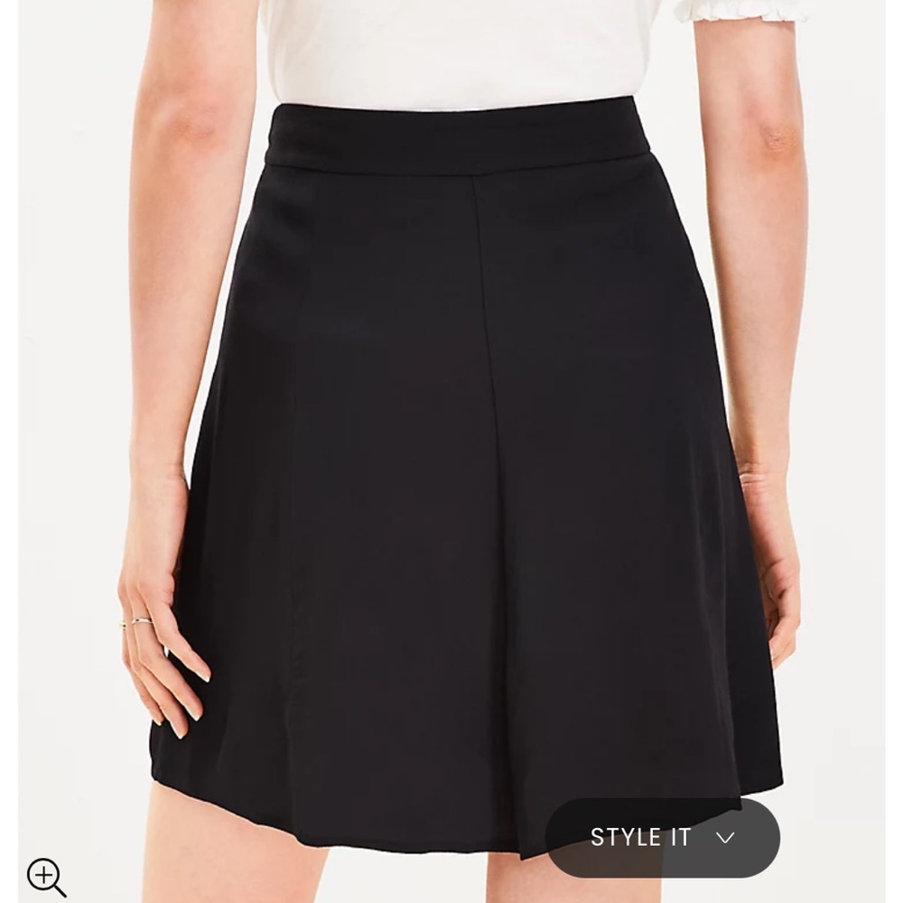 Loft Black Seamed Skirt, size MEDIUM - Picture 2 of 5